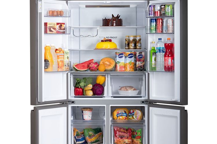 pastikan untuk menyimpan makanan tidak berlebihan agar suhu dingin kulkas tetap terjaga
